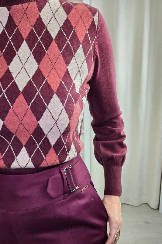 CAMISOLA BORDEAUX DE MALHA COM GOLA ALTA E EFEITO LOSANGO