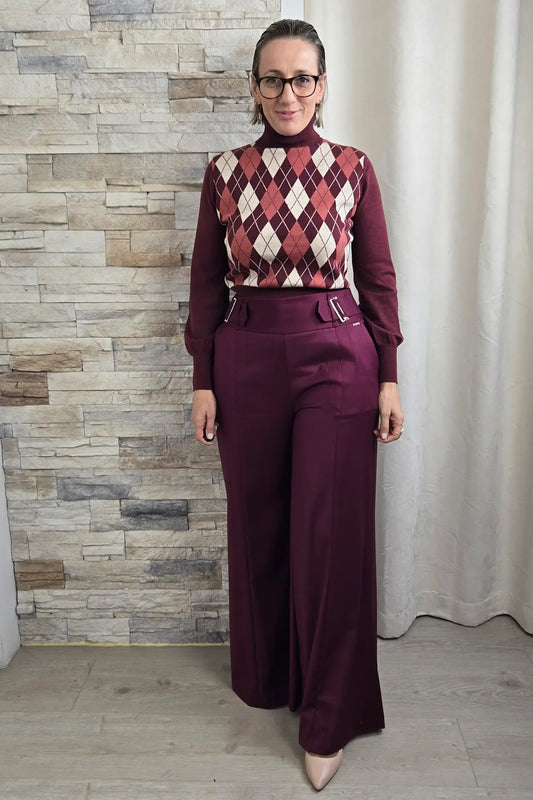 CAMISOLA BORDEAUX DE MALHA COM GOLA ALTA E EFEITO LOSANGO