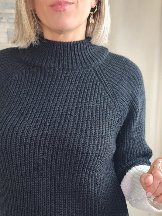 CAMISOLA DE MALHA PRETA E BRANCA