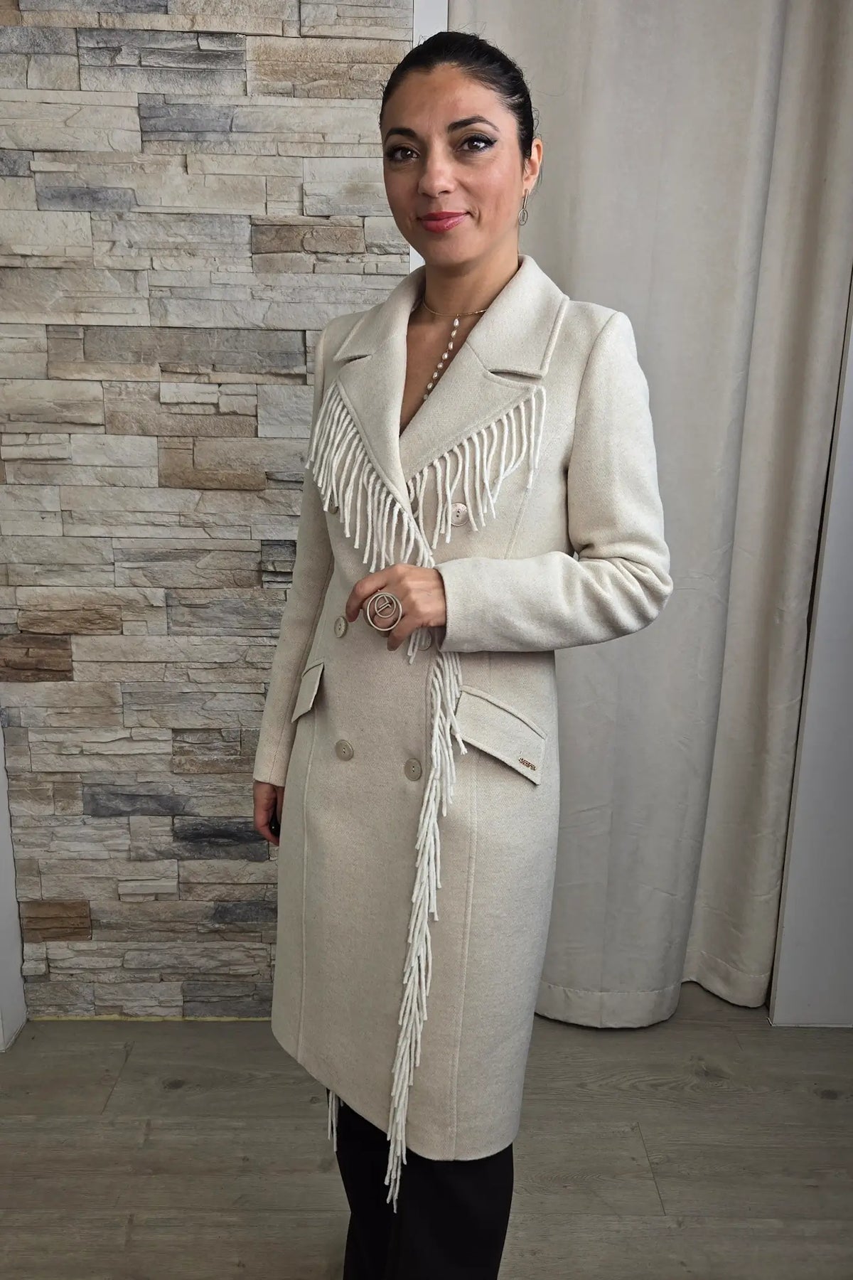 CASACO COMPRIDO COM DETALHE DE FRANJA