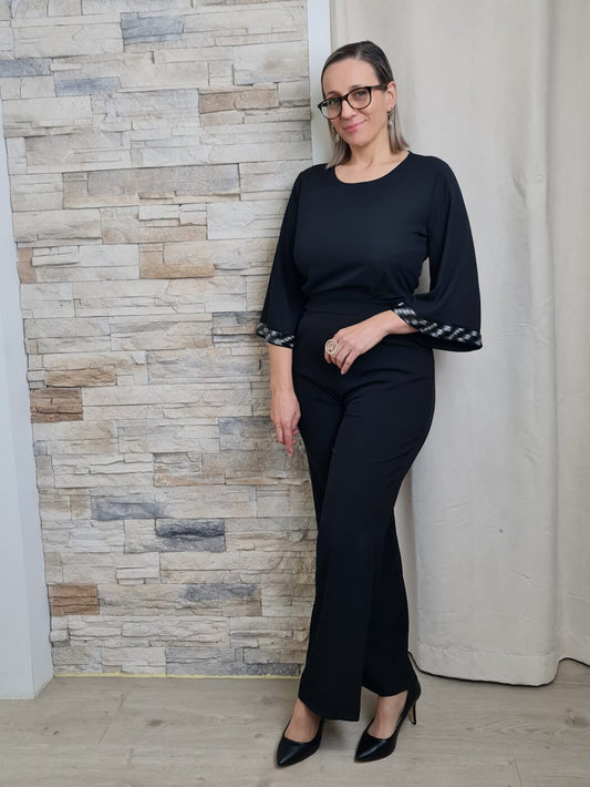 MACACÃO COM MANGA DE LANTEJOULA