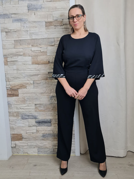 MACACÃO COM MANGA DE LANTEJOULA