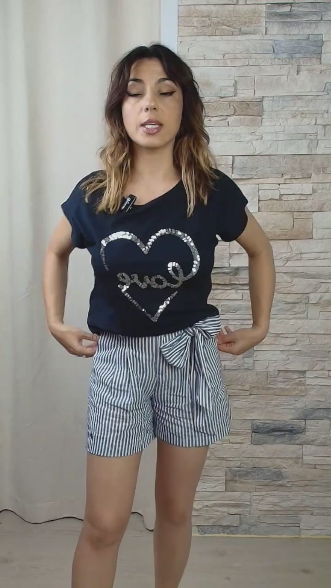 T-SHIRT CORAÇÃO LOVE PRETA