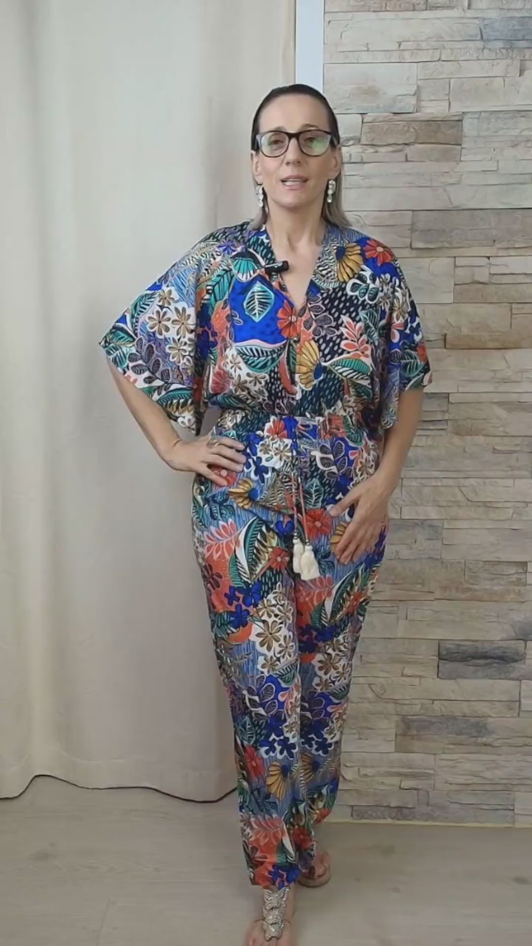 MACACÃO COM ESTAMPADO FLORAL