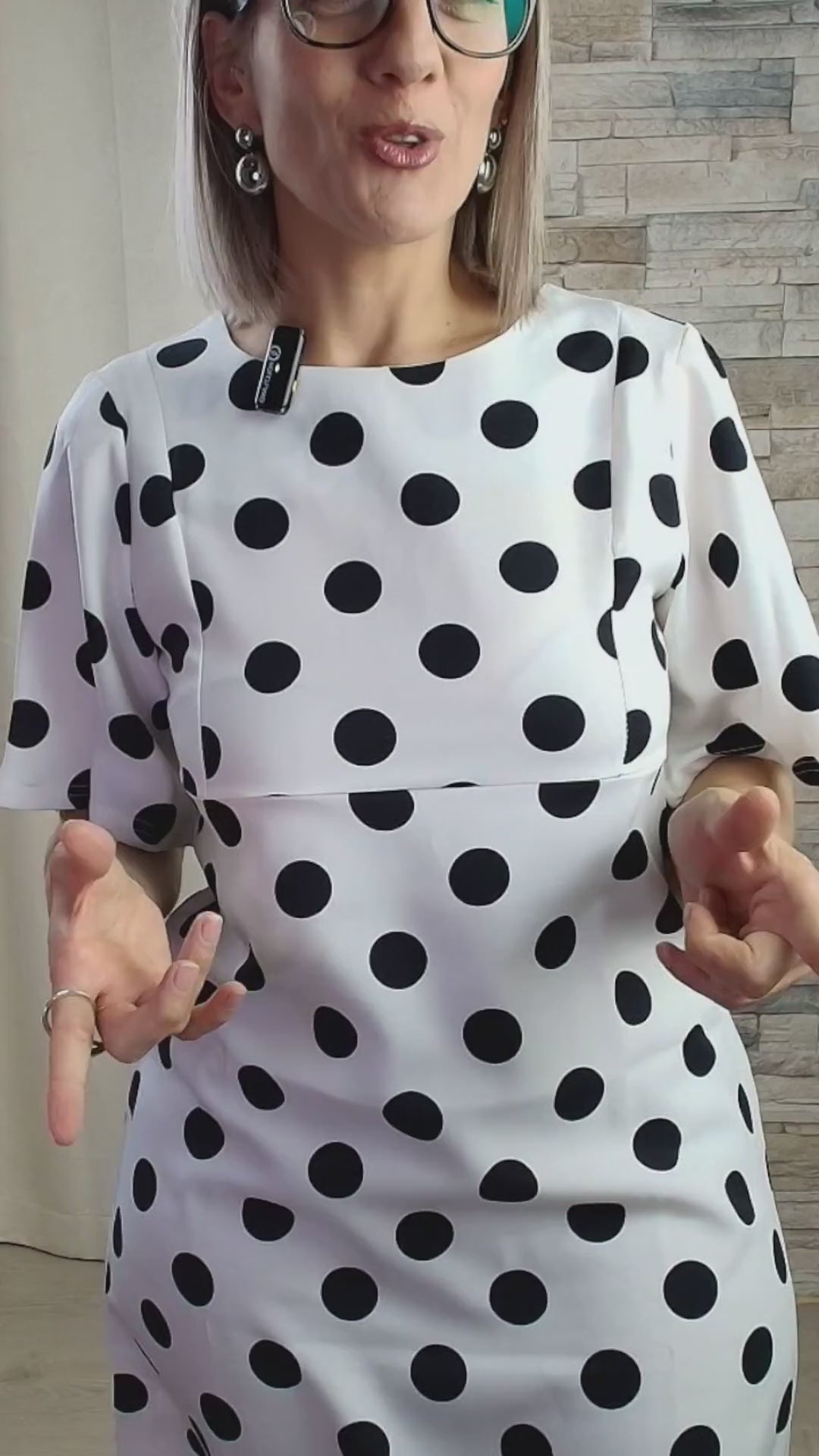 VESTIDO CURTO ÀS BOLINHAS