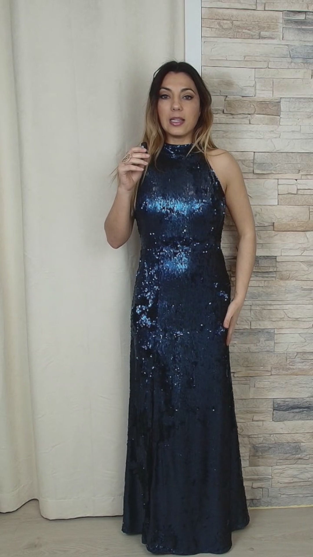 VESTIDO AZUL EM LANTEJOULA