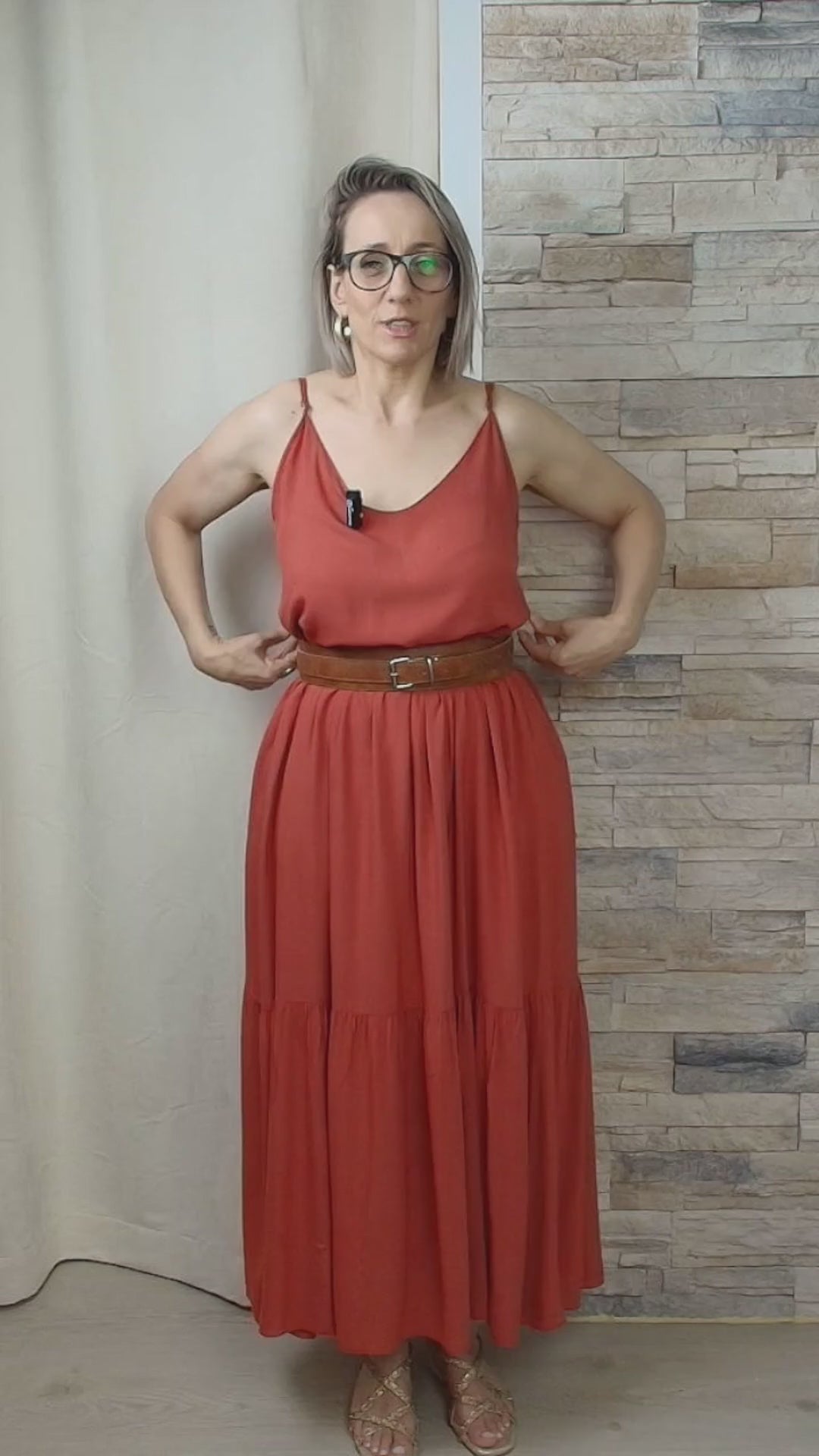 VESTIDO LONGO COM ALÇAS AJUSTÁVEIS EM TELHA