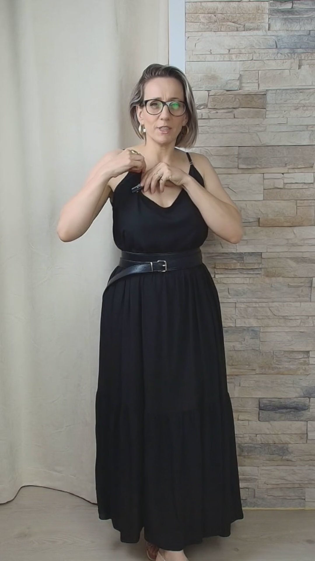 VESTIDO LONGO COM ALÇAS AJUSTÁVEIS EM PRETO