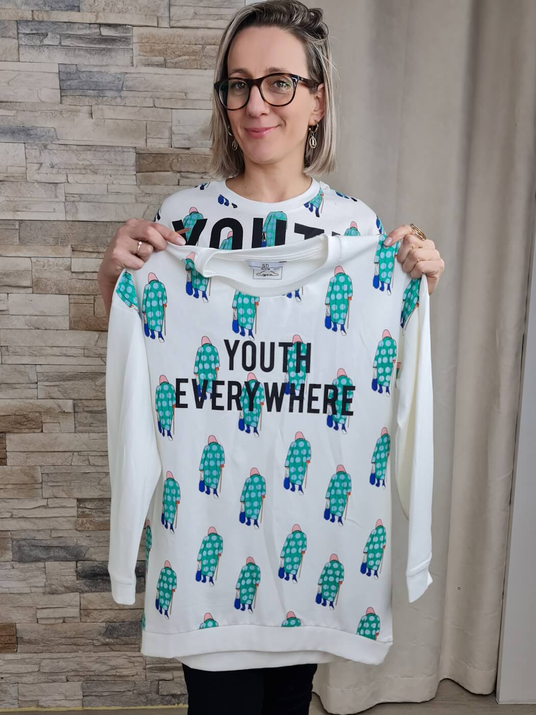 SWEATSHIRT EVERYWHERE