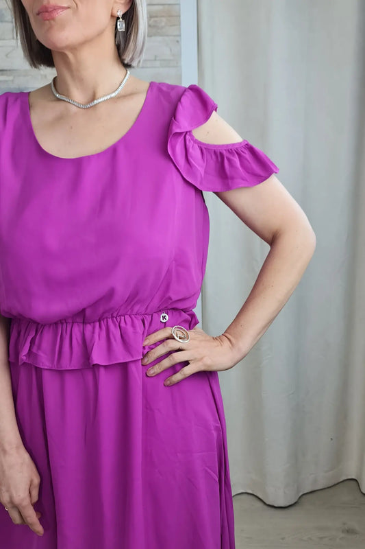 VESTIDO COM CAUDA NA COR FÚCSIA