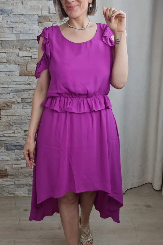 VESTIDO COM CAUDA NA COR FÚCSIA