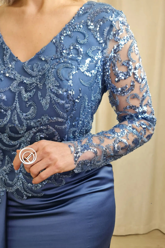VESTIDO CERIMÓNIA AZULADO COM MANGA COMPRIDAS LATEJOULAS