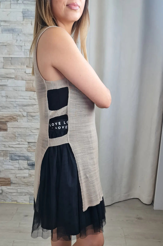 VESTIDO ESSENCIAL COM ALÇA FINA E SAIA EM TULE