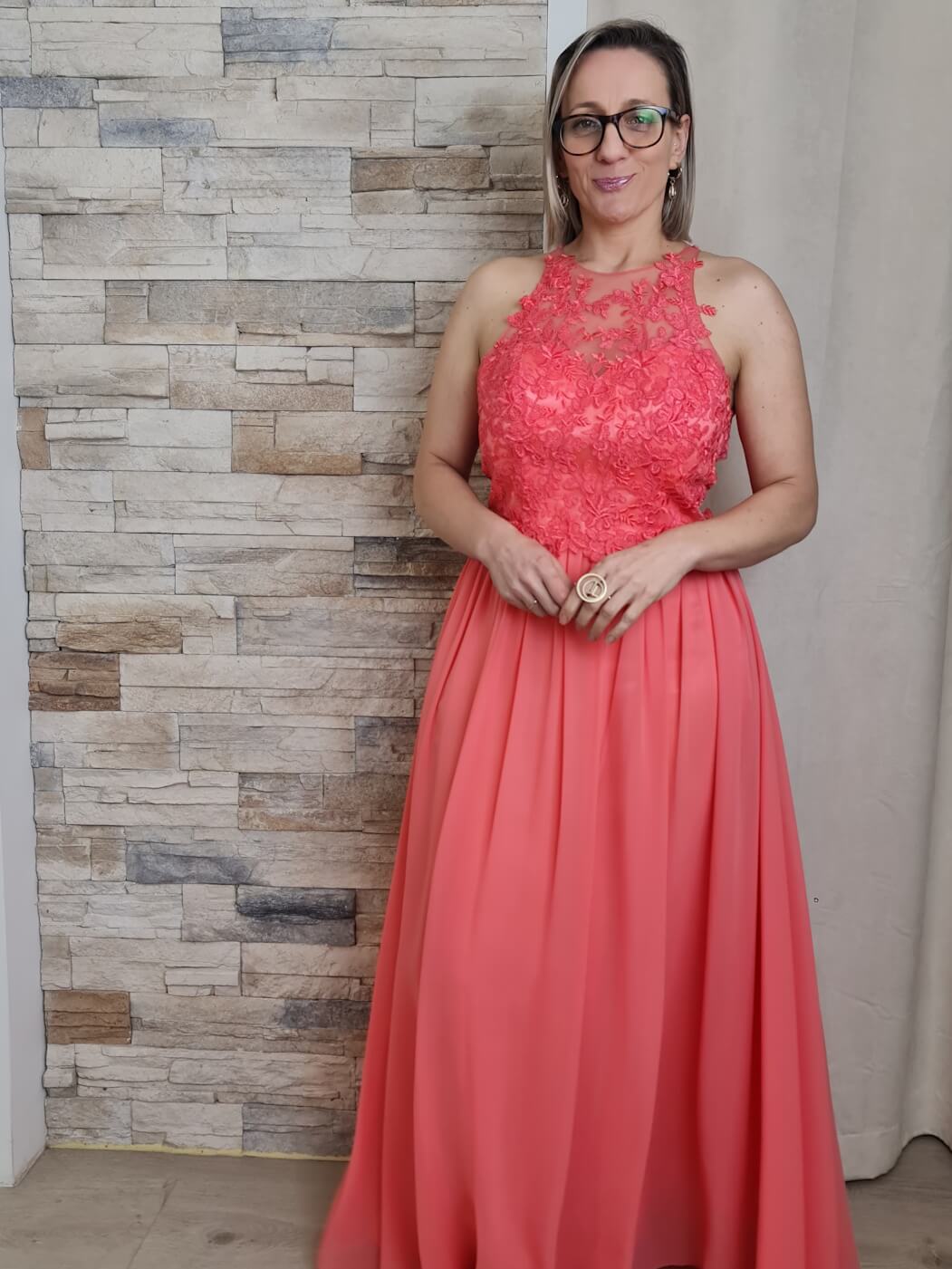 VESTIDO DE CERIMÓNIA CORAL COM BORDADO