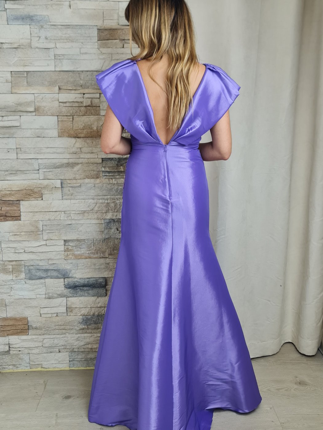 VESTIDO DE CERIMÓNIA ACETINADO PÚRPURA