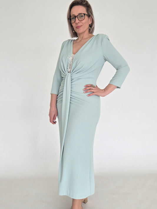 VESTIDO DE CERIMÓNIA COM BRILHANTES ENTRE O PEITO