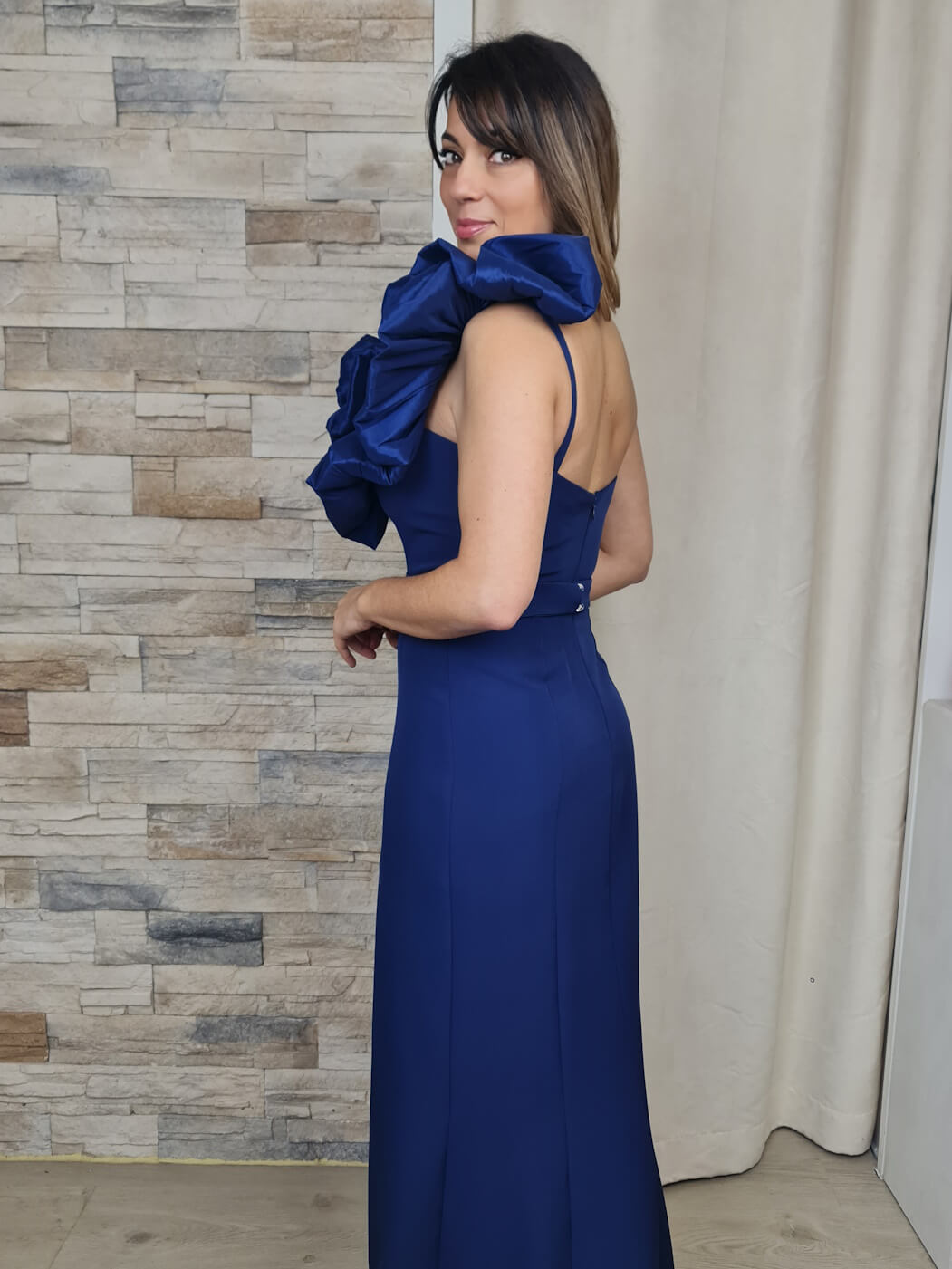 VESTIDO DE CERIMÓNIA COMPRIDO AZUL COM FOLHO BUFANTE
