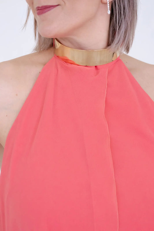 VESTIDO FLUÍDO CORAL COM GARGANTILHA