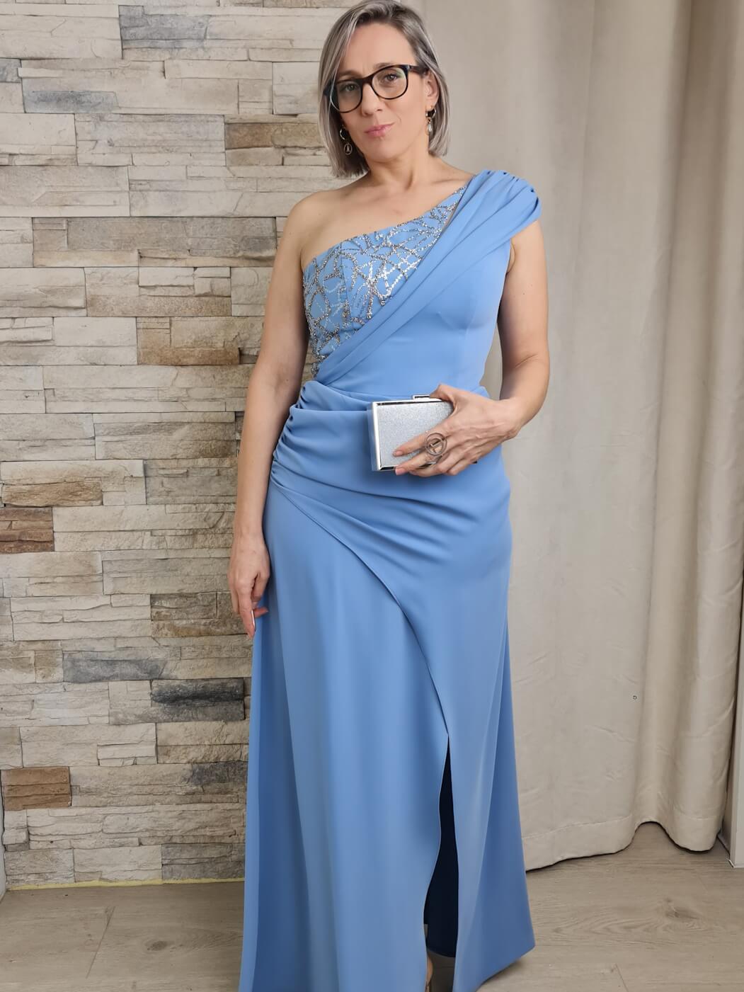 VESTIDO DE CERIMÓNIA LISO AZUL COM DETALHE NA ALÇA