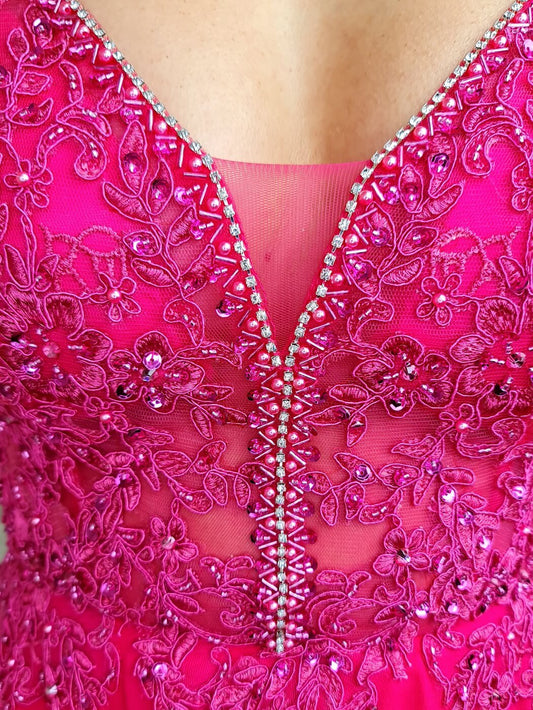 VESTIDO DE CERIMÓNIA ROSA PINK COM BRILHANTES NAS ALÇAS