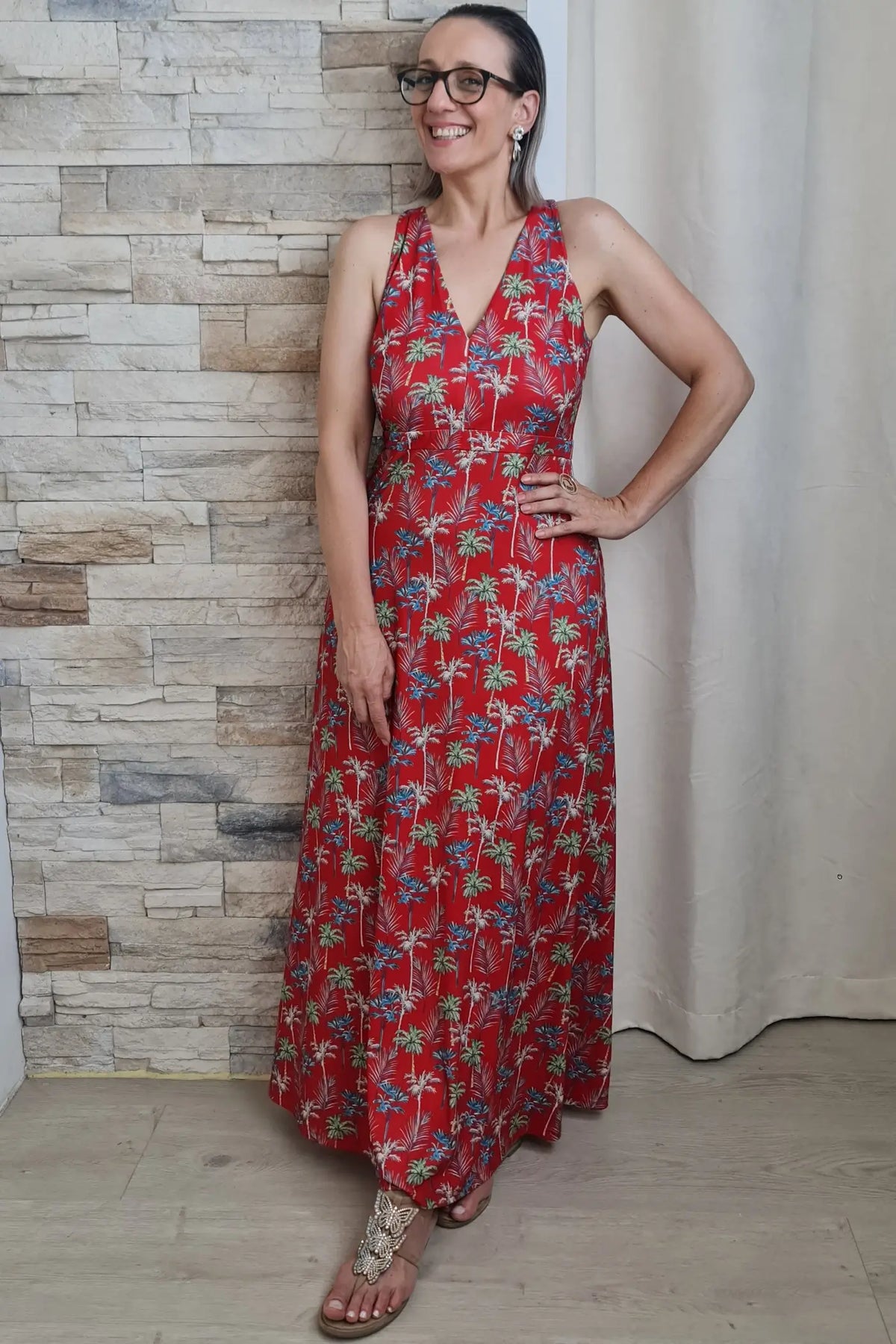 VESTIDO COMPRIDO VERMELHO COM ESTAMPADO PALMEIRAS