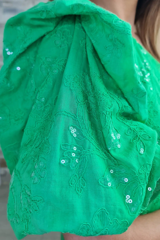 VESTIDO CURTO BORDADO VERDE