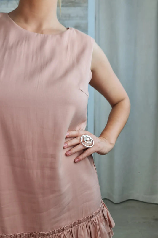 VESTIDO CURTO COM FOLHOS