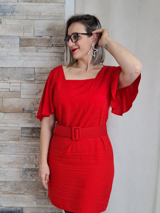 VESTIDO COM DECOTE QUADRADO E CINTO