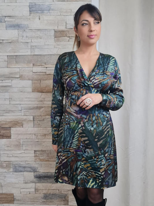VESTIDO ESTAMPADO COM SAIA TRESPASSADA