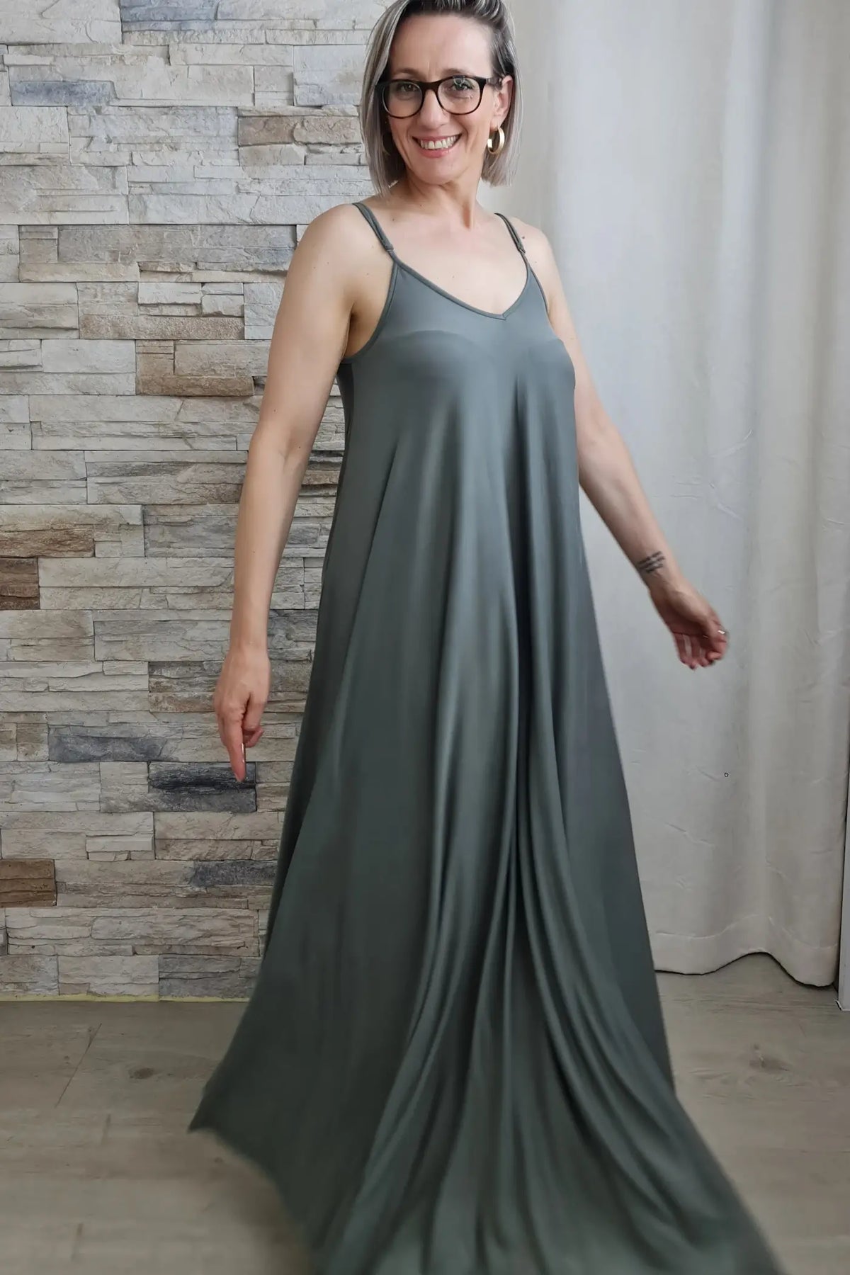VESTIDO LONGO DE ALÇA FINA EM VERDE