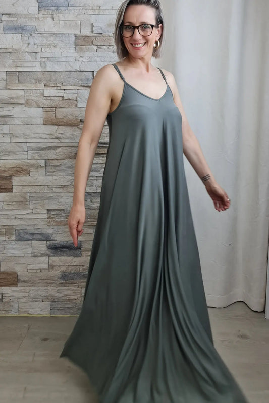 VESTIDO LONGO DE ALÇA FINA EM VERDE