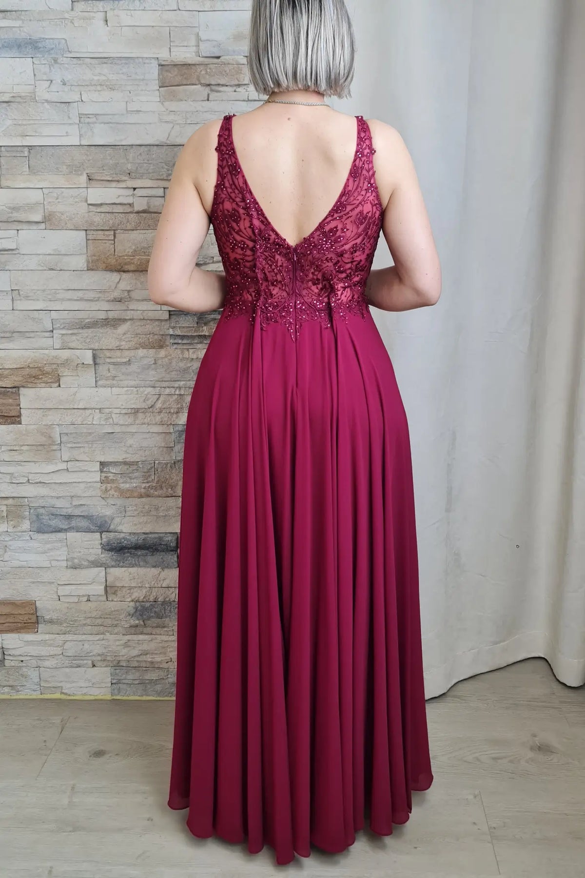 VESTIDO DE CERIMÓNIA COM RENDA EM BORDEAUX