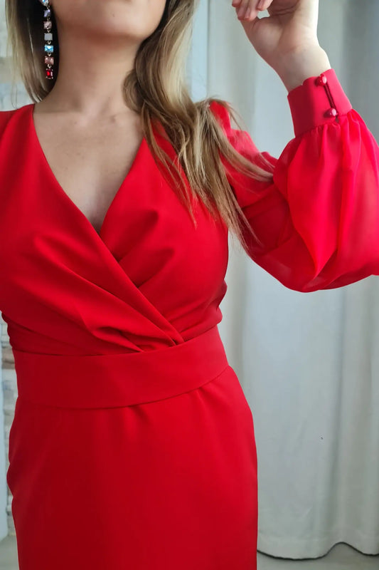 VESTIDO RETO COM CINTO VERMELHO