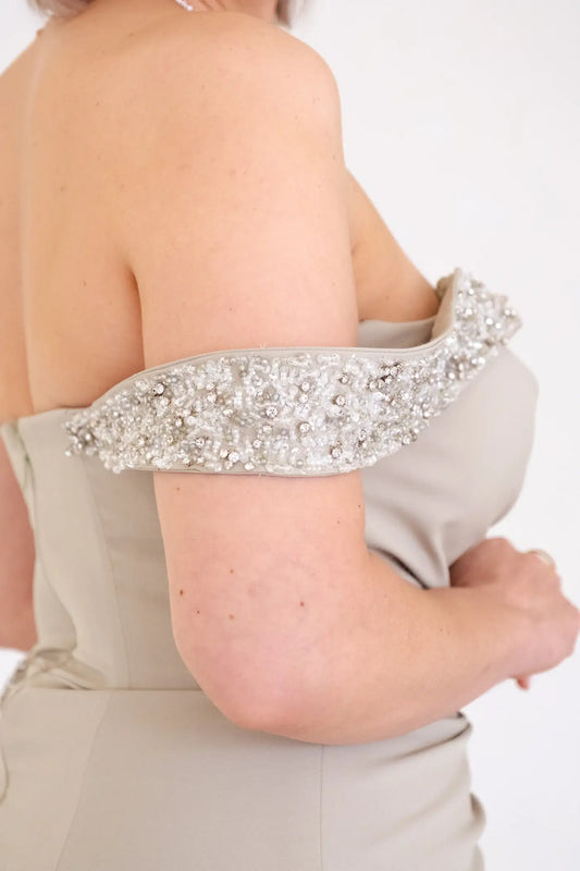 VESTIDO DE CERIMÓNIA VERDE COM DECOTE EM BARCO