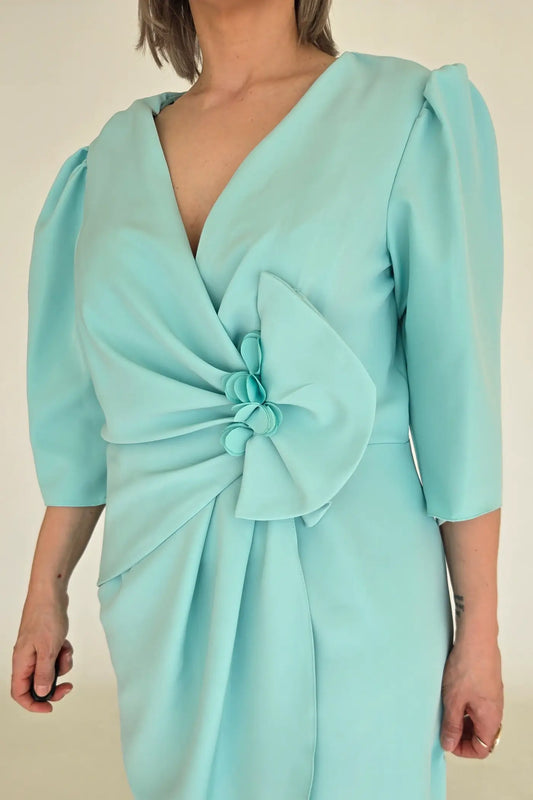 VESTIDO CURTO COM DETALHE EM FLOR EM VERDE